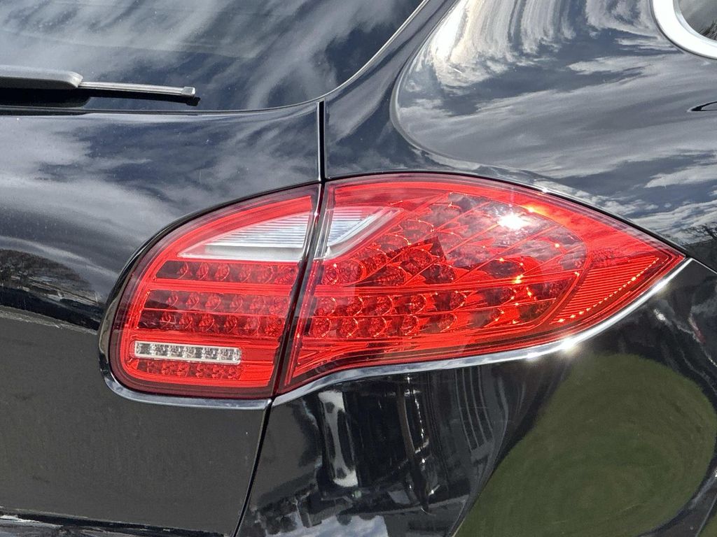 Thumbnail: 2014 Porsche Cayenne - 10