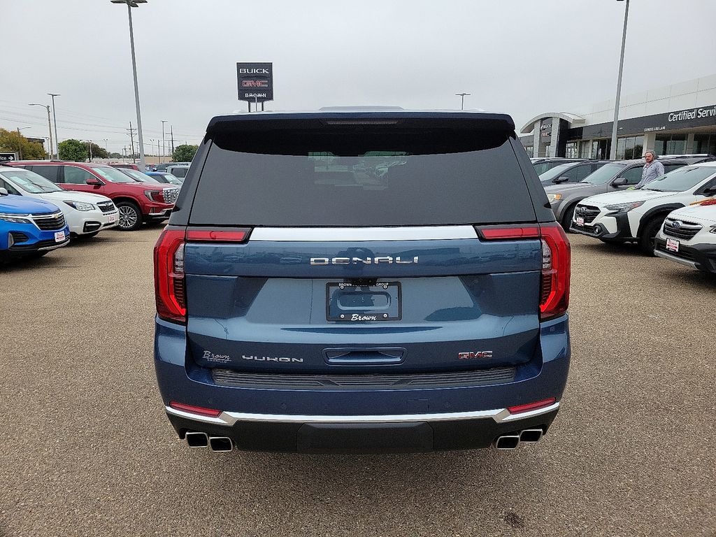 2025 GMC Yukon Denali - 8