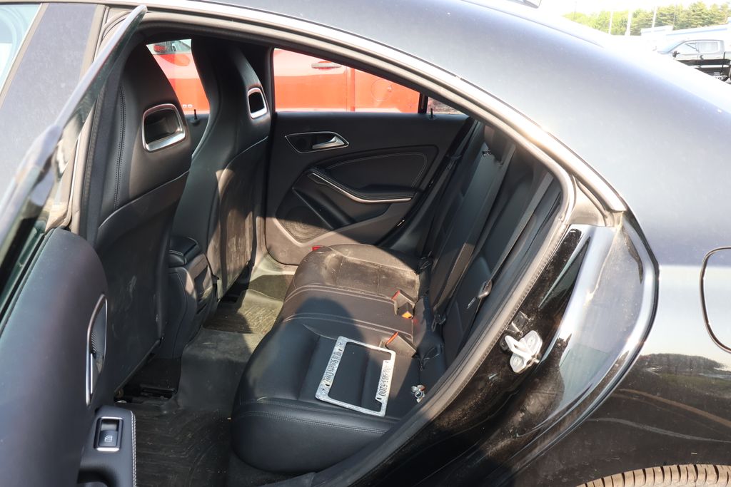 2014 Mercedes-Benz CLA 250 30