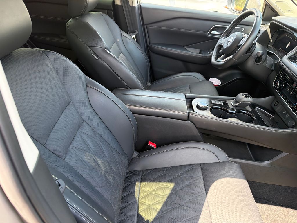 Used 2024 Gold Nissan Platinum image 12