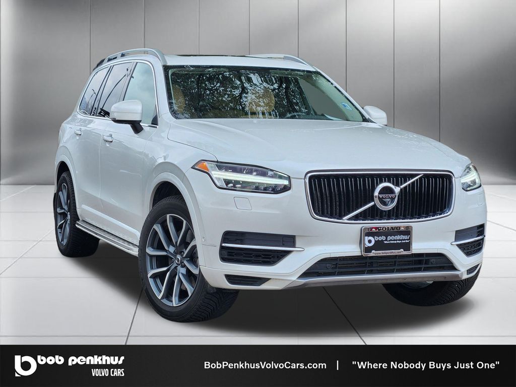 2016 Volvo XC90 Hybrid T8 Momentum