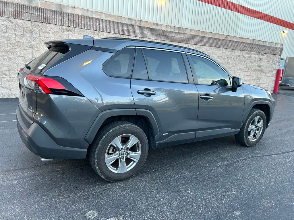 2023 Toyota RAV4 LE 5