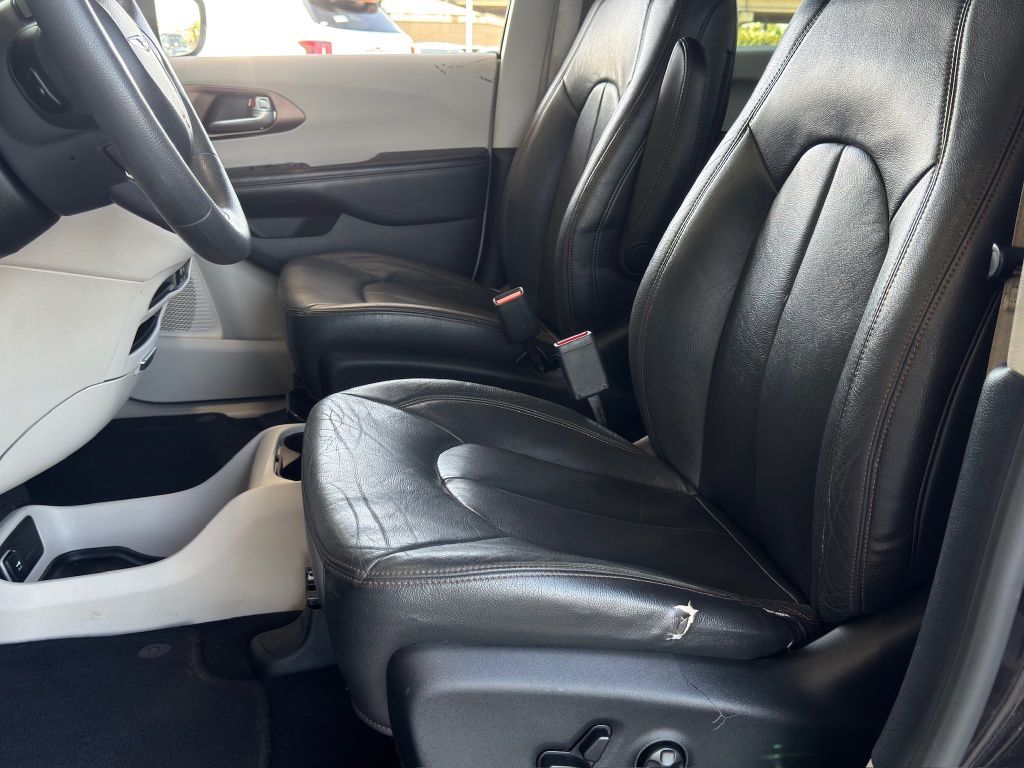 2017 Chrysler Pacifica LX - 7
