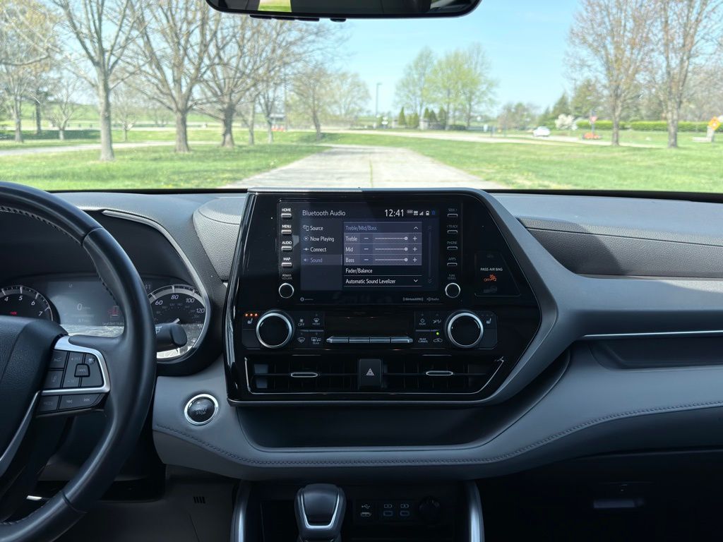 2022 Toyota Highlander XLE - Photo 5
