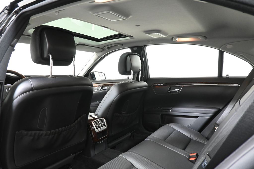 2010 Mercedes-Benz S-Class S 550 32