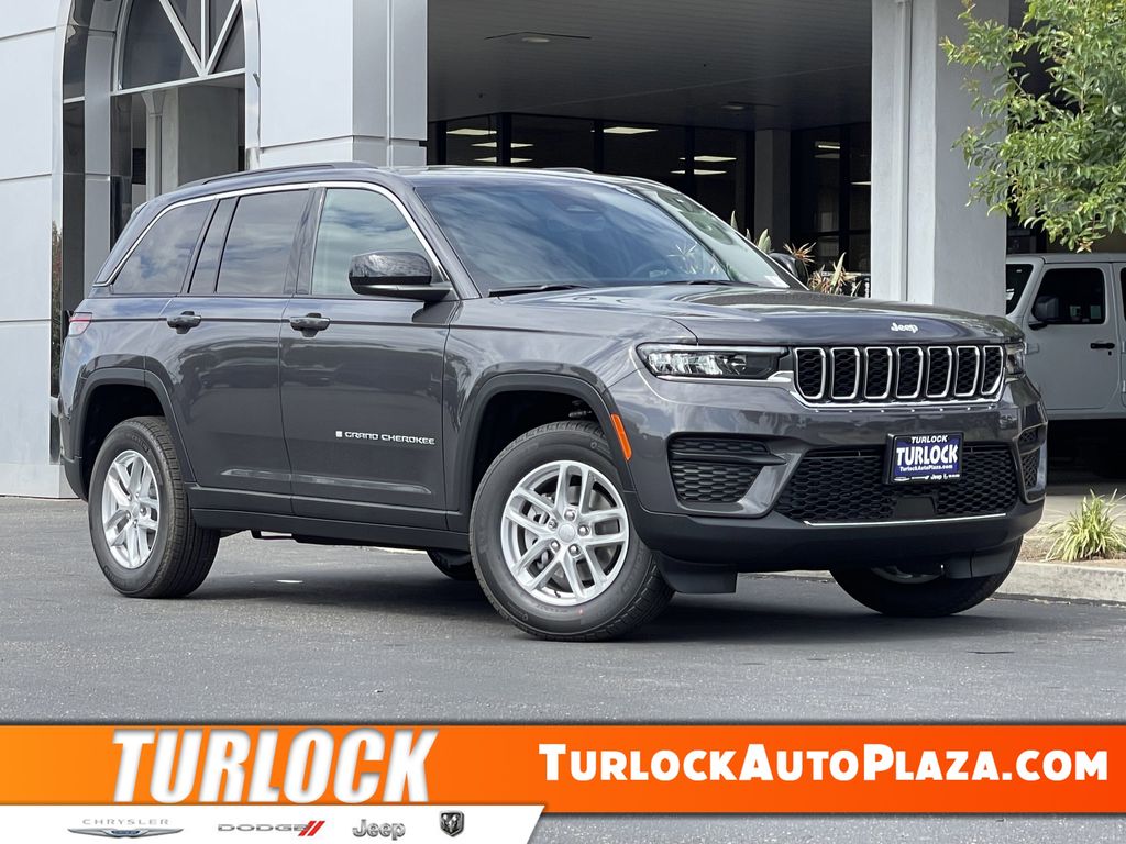 Baltic Gray Metallic Clearcoat 2026 Jeep Grand Cherokee SUV / Crossover Four-Wheel Drive 8-Speed Automatic