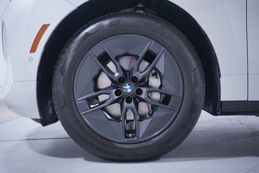 Thumbnail: 2026 BMW iX - 2