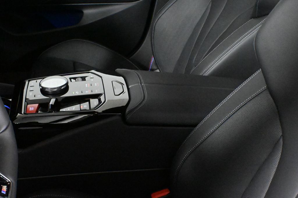 Thumbnail: 2026 BMW M5 - 25