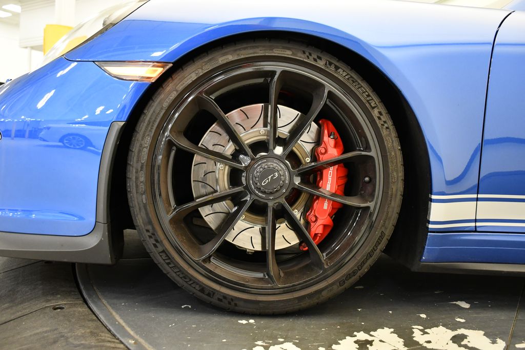 Thumbnail: 2015 Porsche 911 - 16