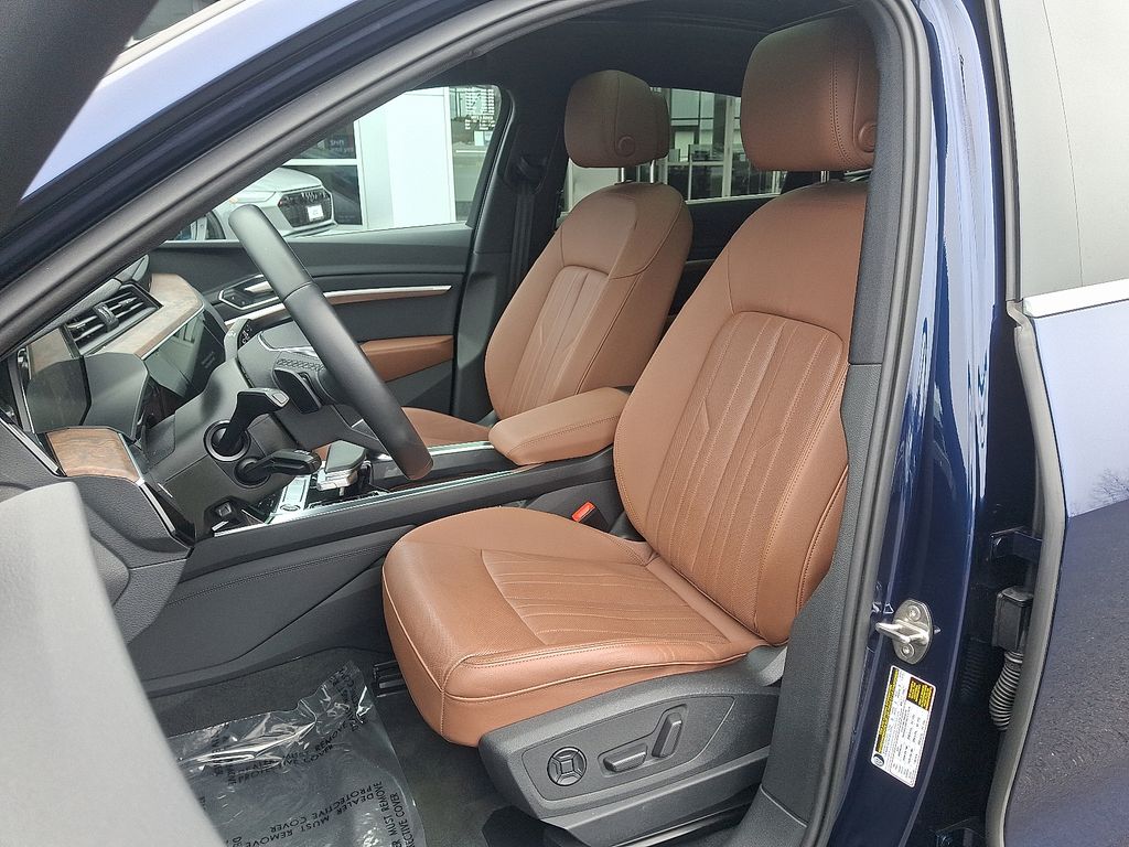 Thumbnail: 2023 Audi e-tron GT - 13