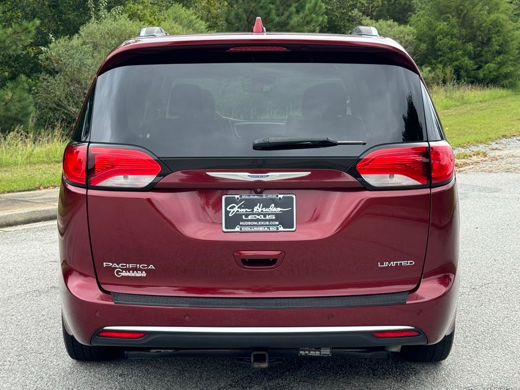 2018 Chrysler Pacifica Limited 13