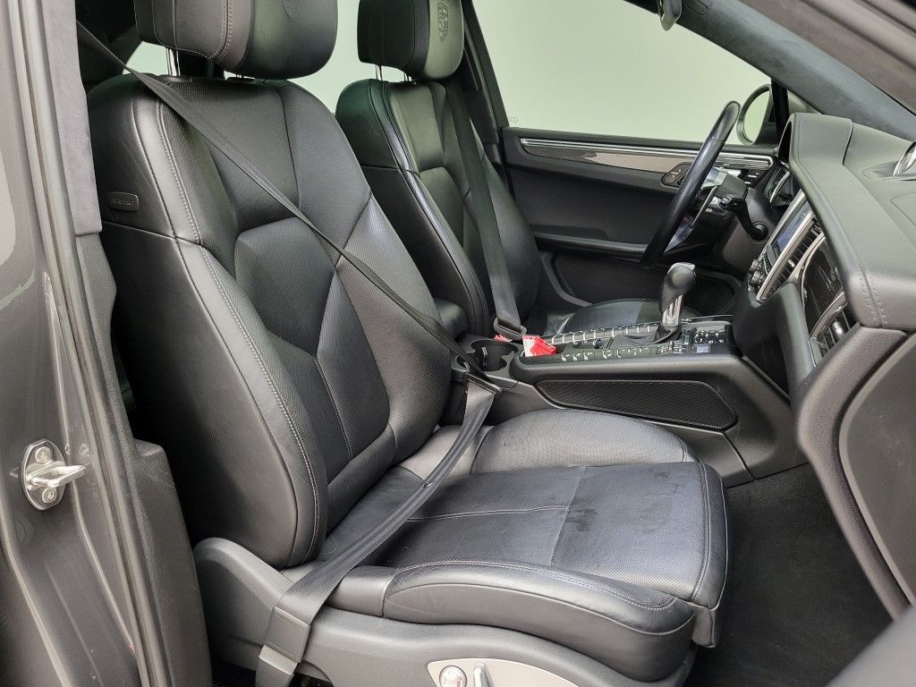 Thumbnail: 2015 Porsche Macan - 12