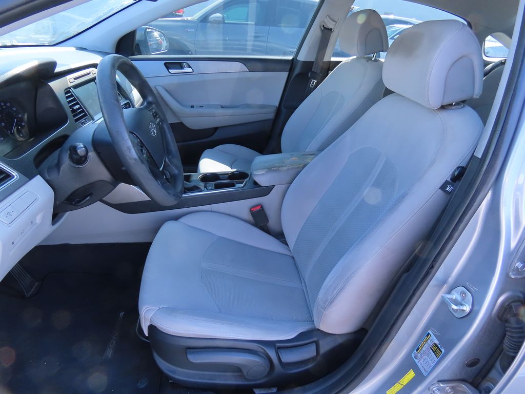 Thumbnail: 2016 Hyundai Sonata - 10