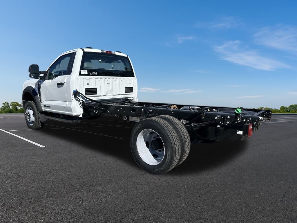 New 2025 Ford Super Duty F-550 Chassis Regular Cab (DRW) 169" Wheelbase XL