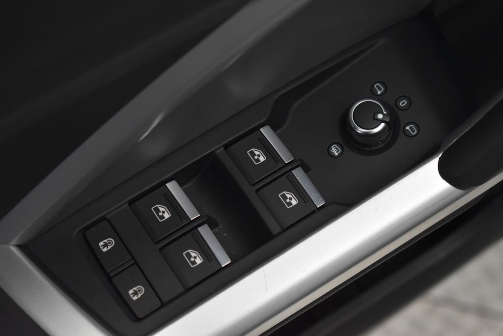 Thumbnail: 2025 Audi Q3 - 11