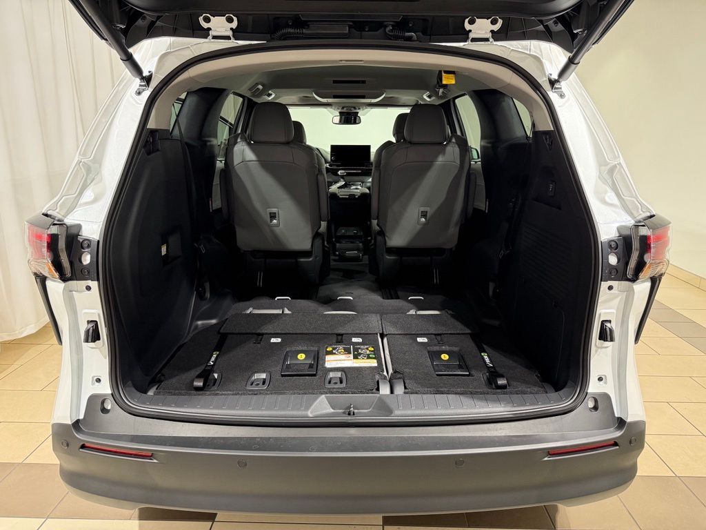 Thumbnail: 2026 Toyota Sienna - 12