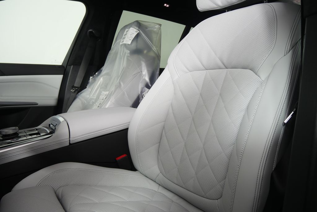 Thumbnail: 2026 BMW X7 - 11