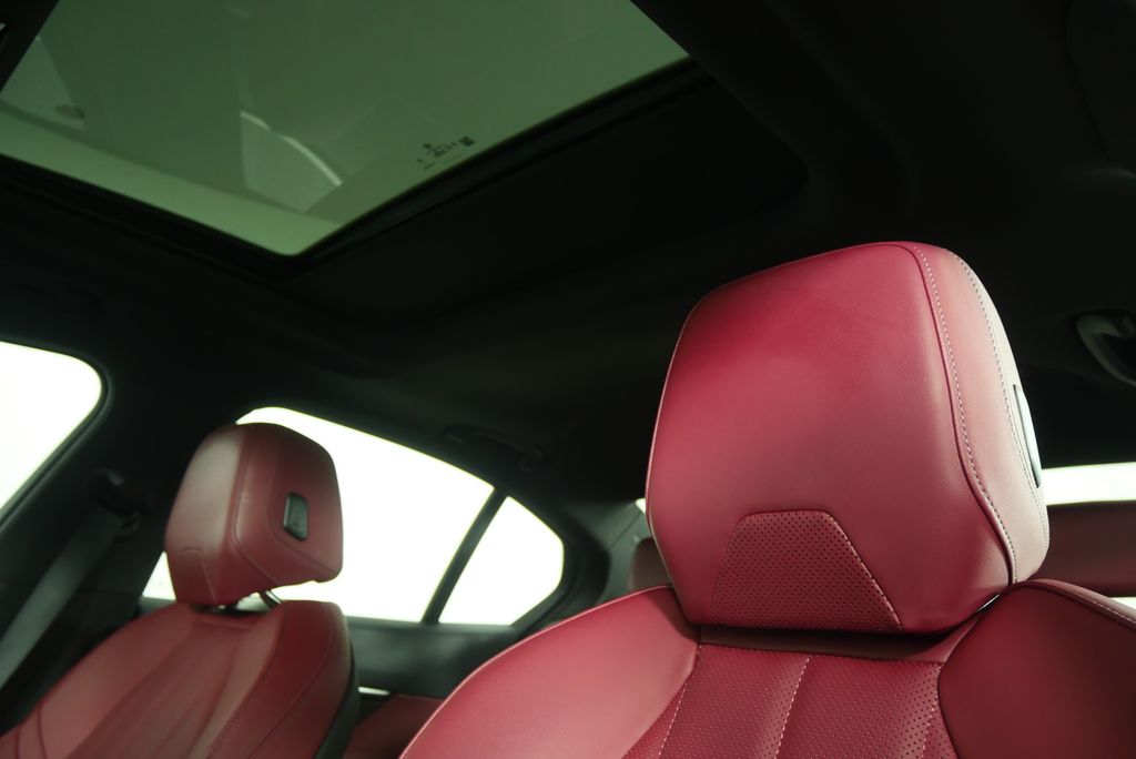 Thumbnail: 2025 BMW 5 Series - 12