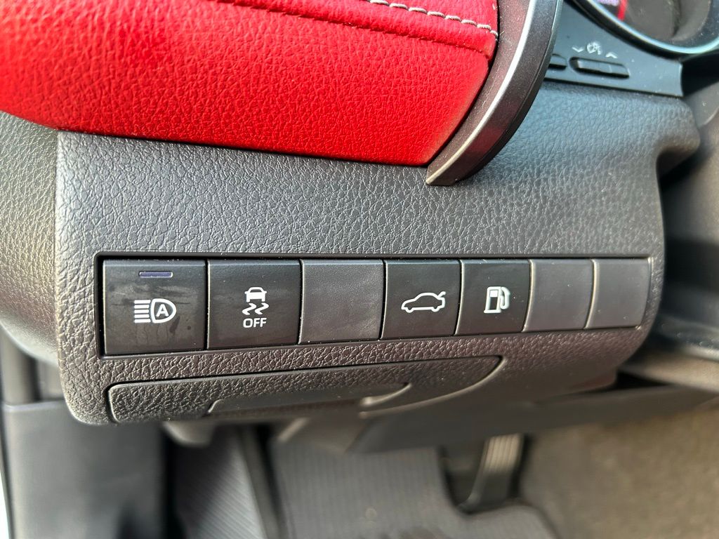 2018 Toyota Camry XSE 17
