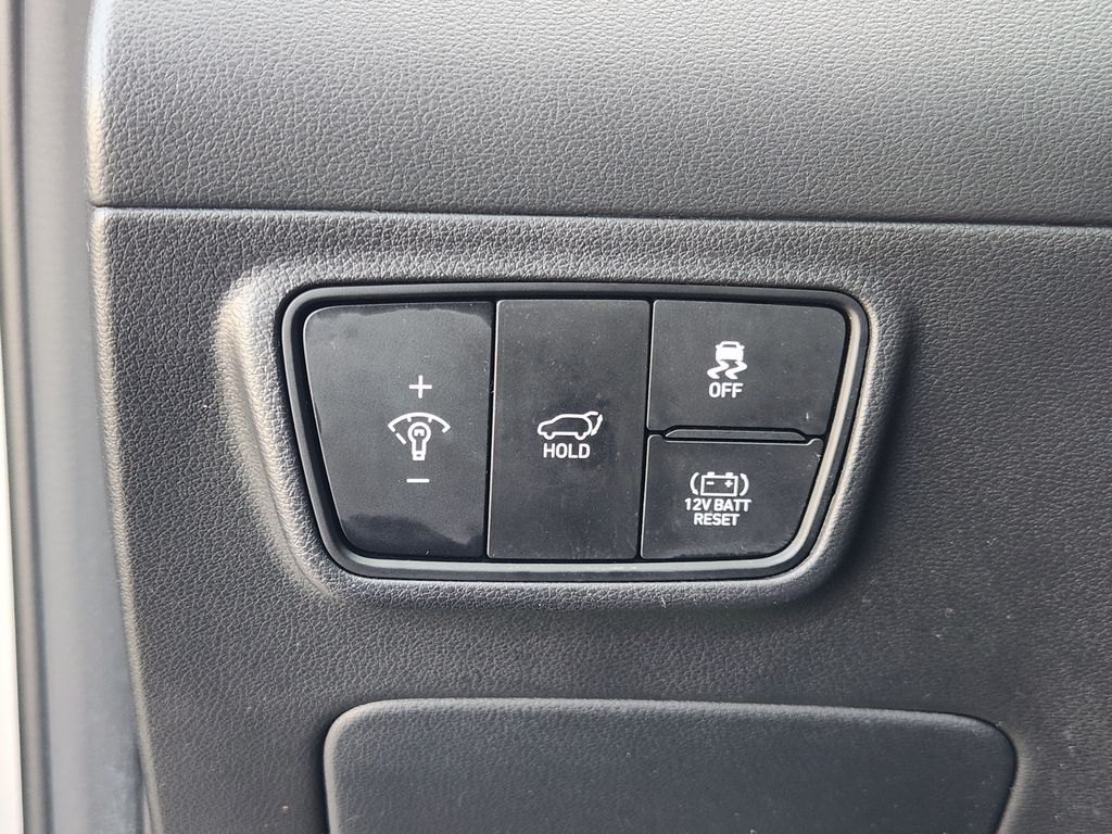 2022 Hyundai Tucson Hybrid SEL Convenience Silver at Baytown Hyundai