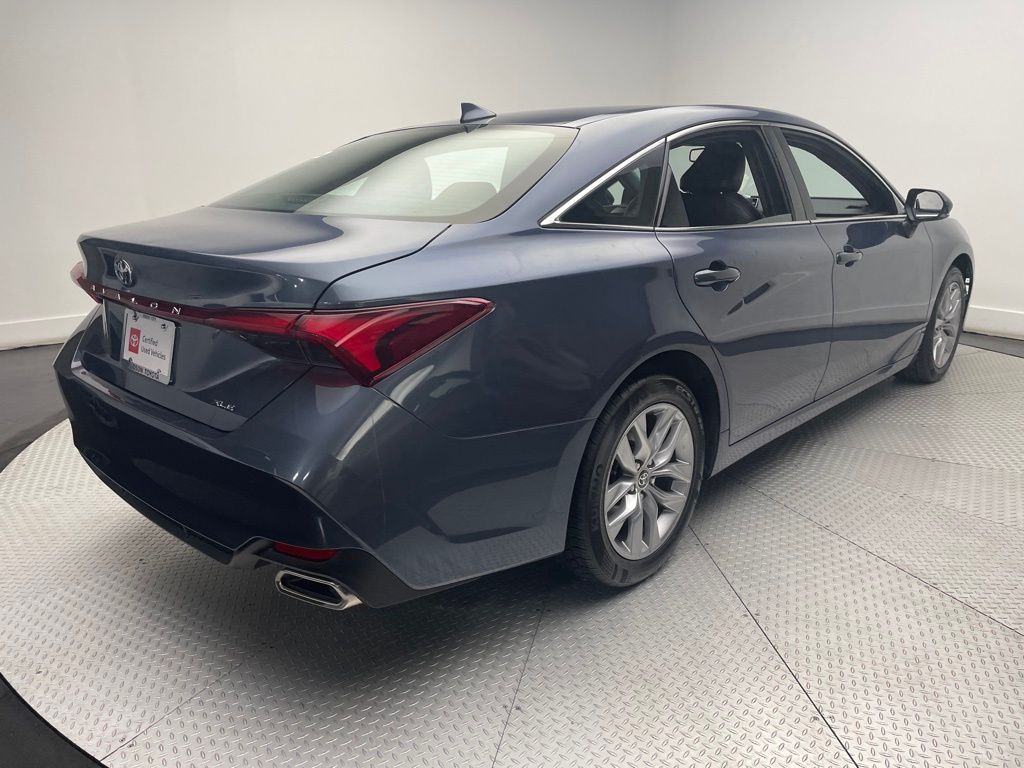 2022 Toyota Avalon XLE 5