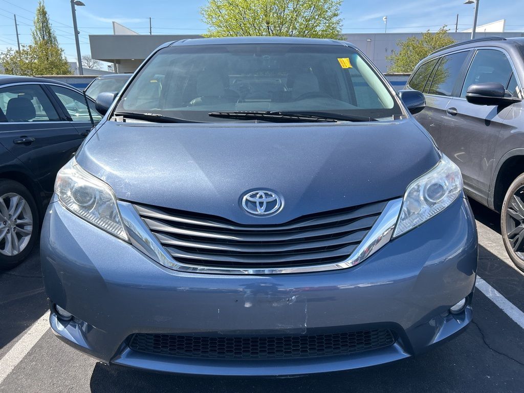 2014 Toyota Sienna XLE 5