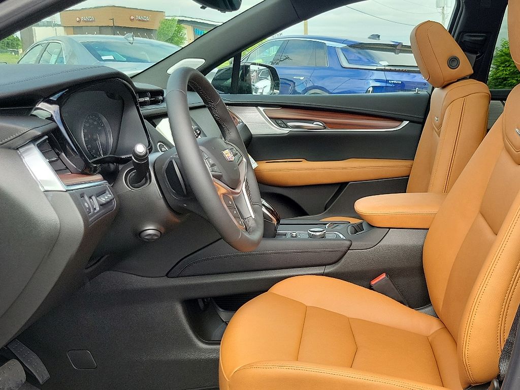 Thumbnail: 2025 Cadillac XT5 - 8