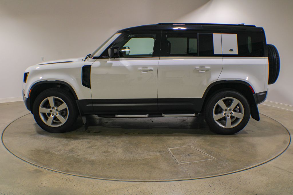Used 2023  Land Rover S image 3