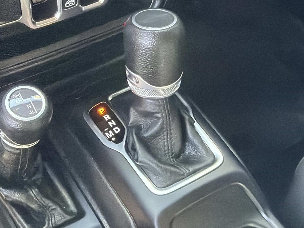 Used 2023 Jeep Gladiator Willys 4D Crew Cab