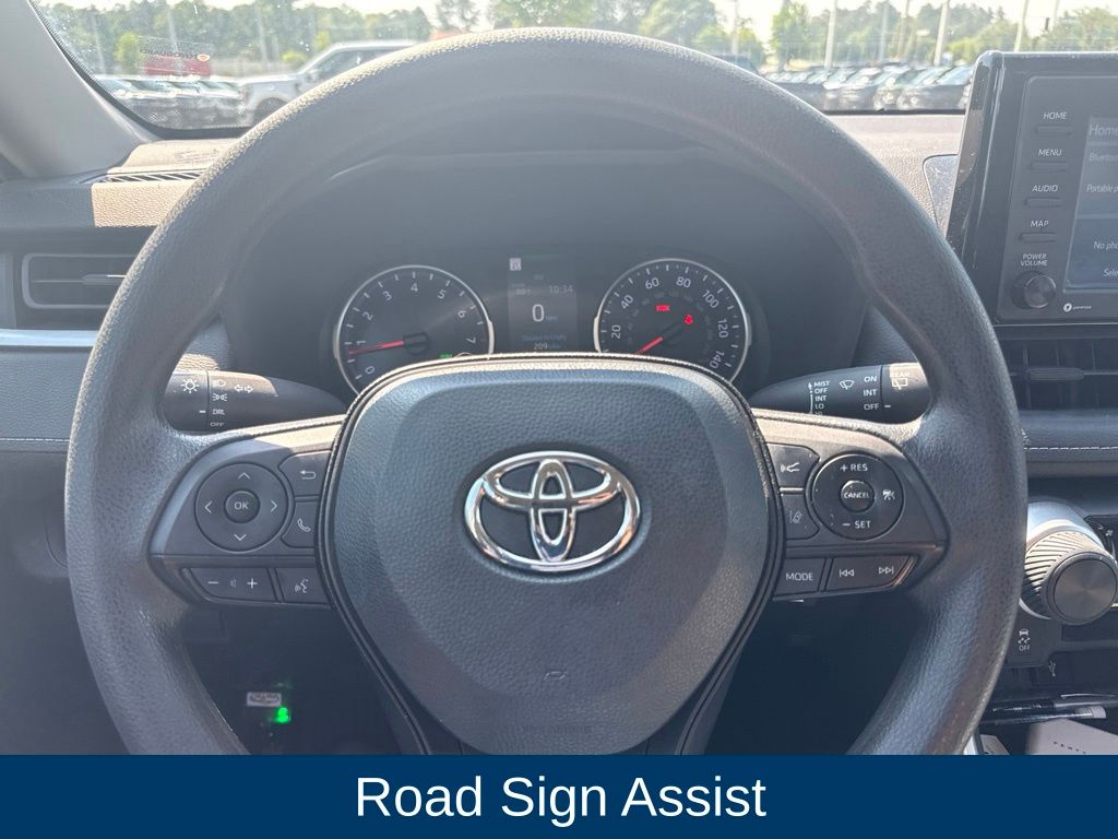 2022 Toyota RAV4 LE