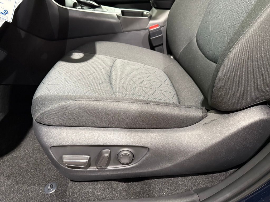 Thumbnail: 2025 Toyota RAV4 - 14