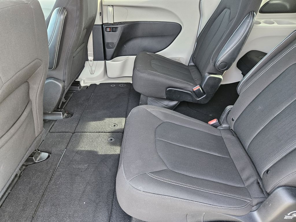 2023 Chrysler Voyager