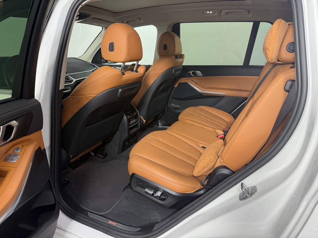 2022 BMW X7 xDrive40i 16