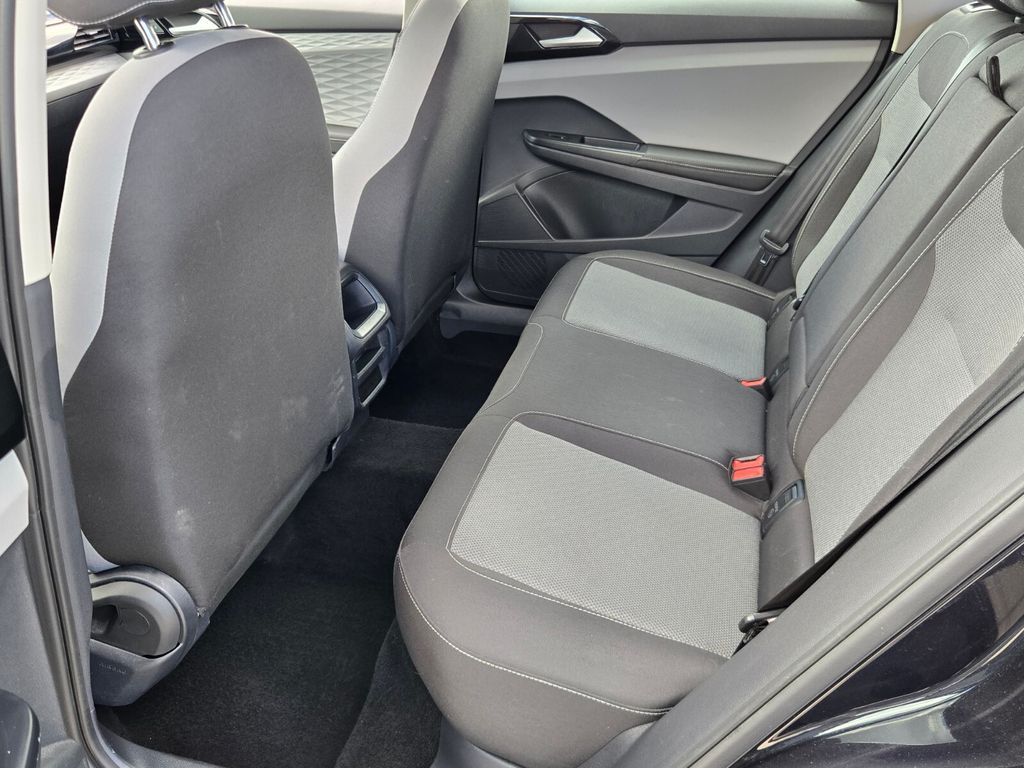 2024 Volkswagen Taos - $17,977