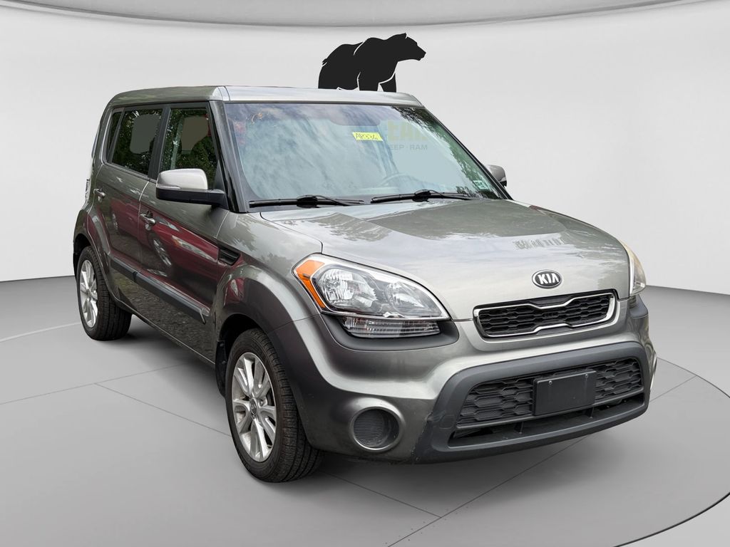 Titanium Pearl Metallic 2013 Kia Soul Wagon Front-Wheel Drive 6-Speed Automatic