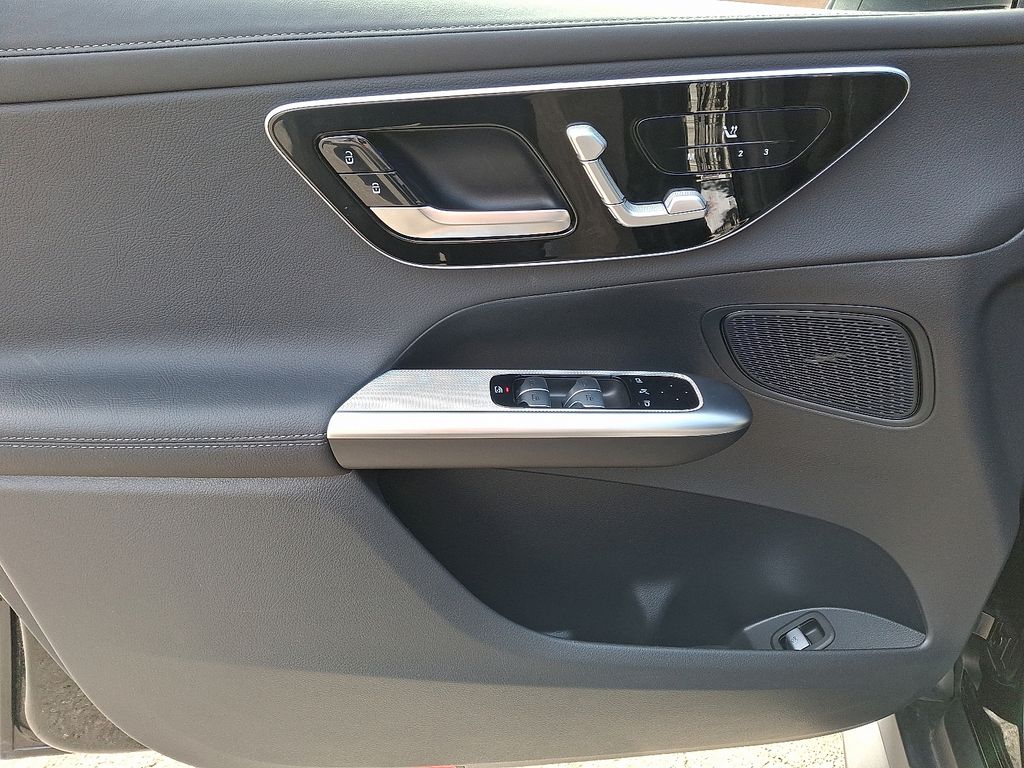 Thumbnail: 2026 Mercedes-Benz GLC - 12