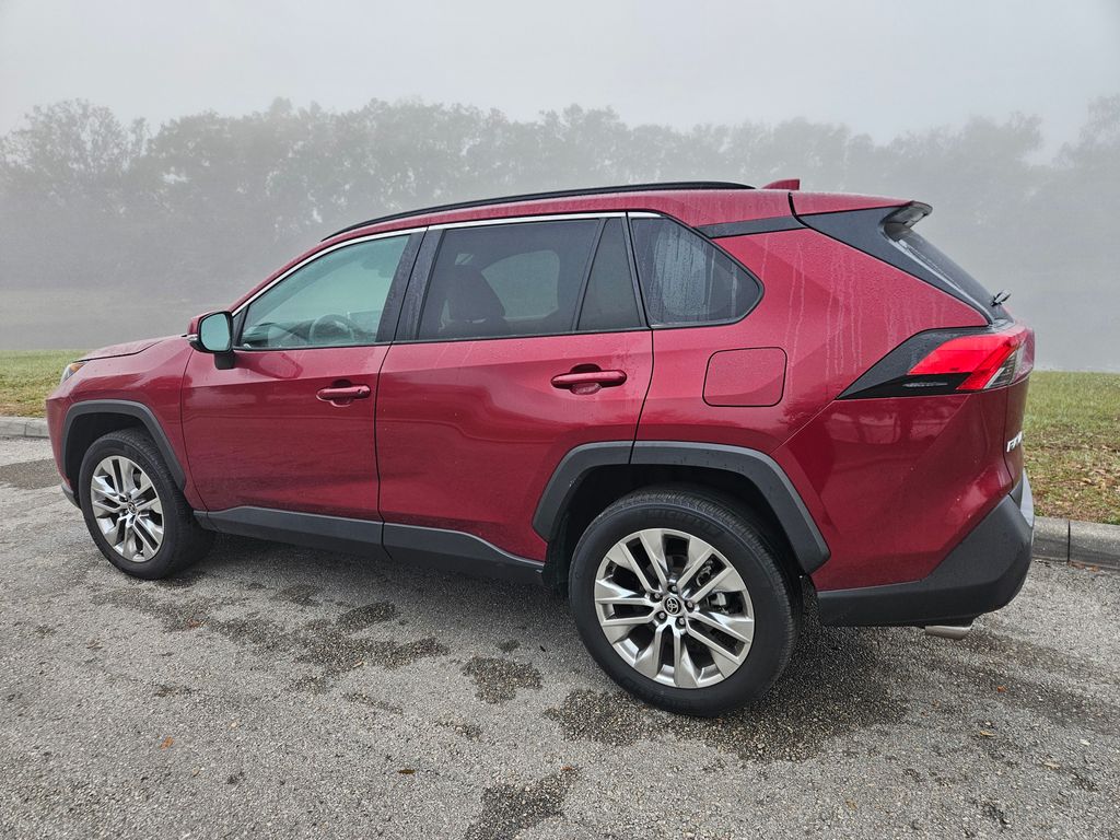 2021 Toyota RAV4 XLE Premium 3