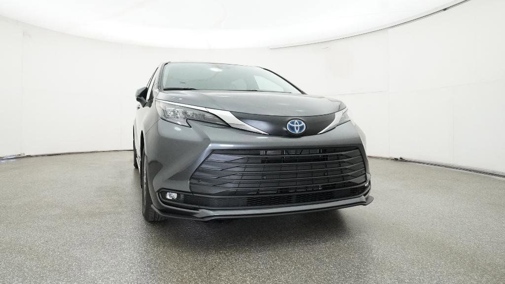 Thumbnail: 2025 Toyota Sienna - 8