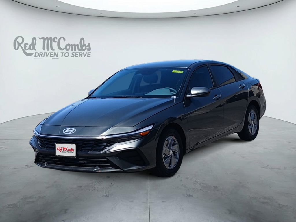 Gray 2026 Hyundai Elantra Sedan Front-Wheel Drive Continuously Variable Transmission