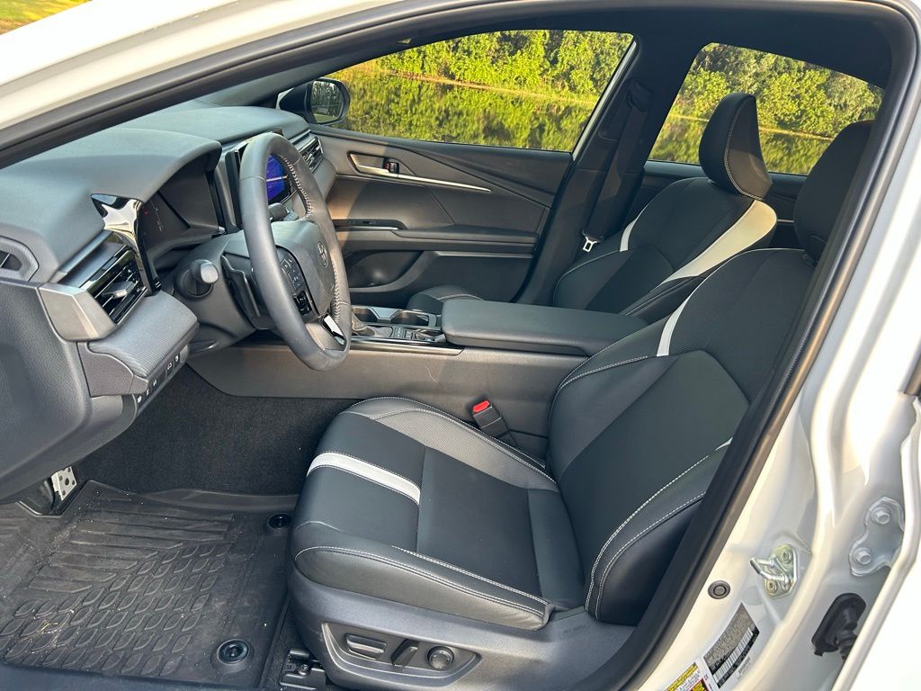 2025 Toyota Camry SE 14