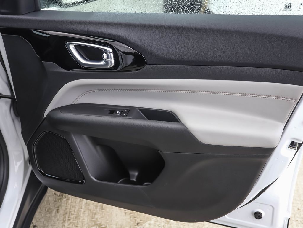 Thumbnail: 2024 Jeep Compass - 29