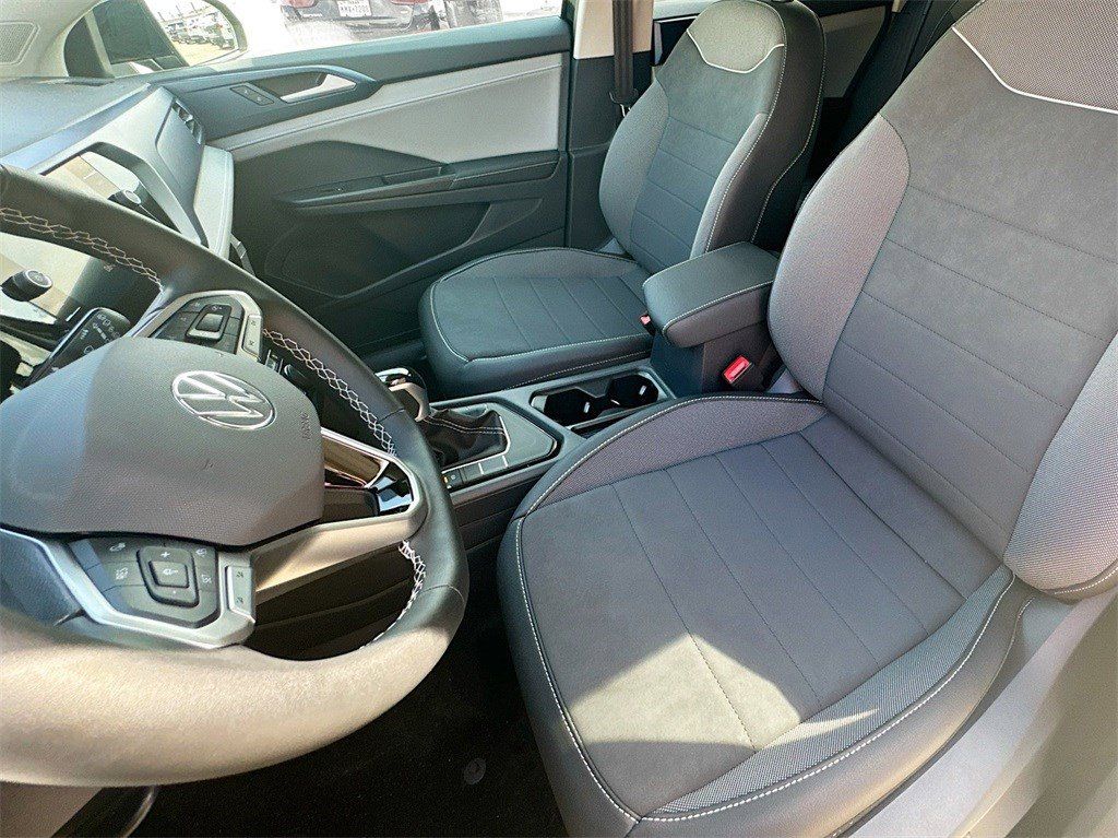 New 2024 Black Pearl Volkswagen 1.5T SE image 22