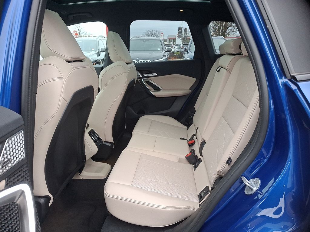 Thumbnail: 2025 BMW X1 - 10