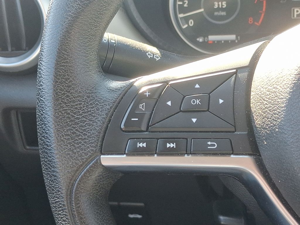 2020 Nissan Versa 1.6 SV 21