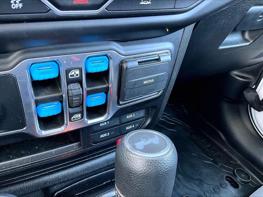 2023 Jeep Wrangler — photo 27