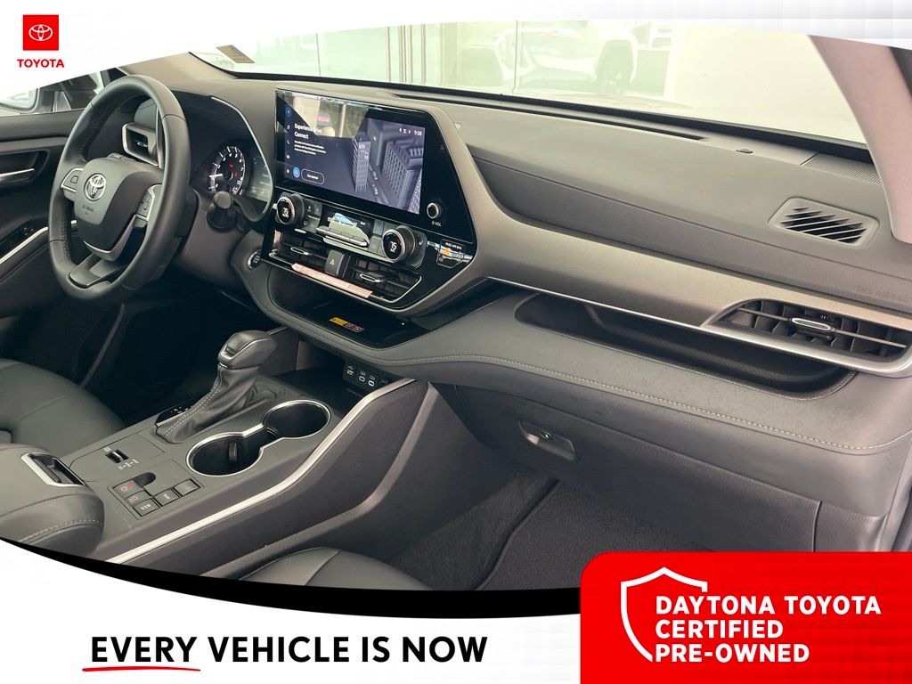 Used 2025 Toyota Highlander SUV