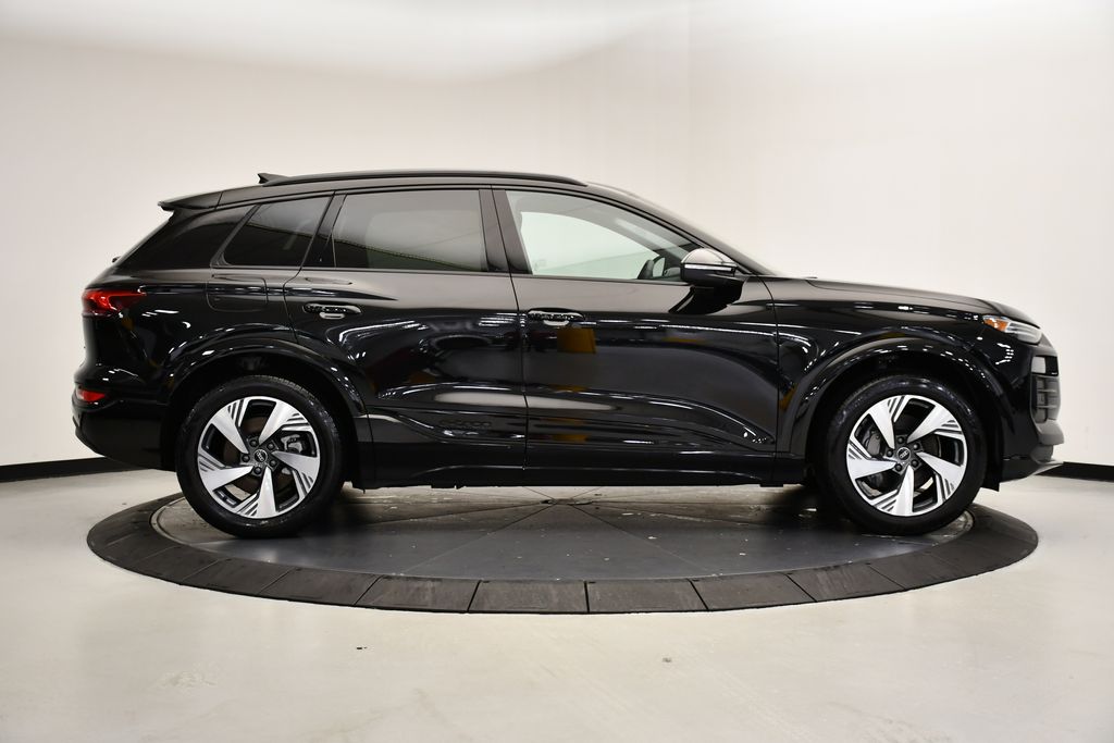 Thumbnail: 2025 Audi Q6 e-tron - 6