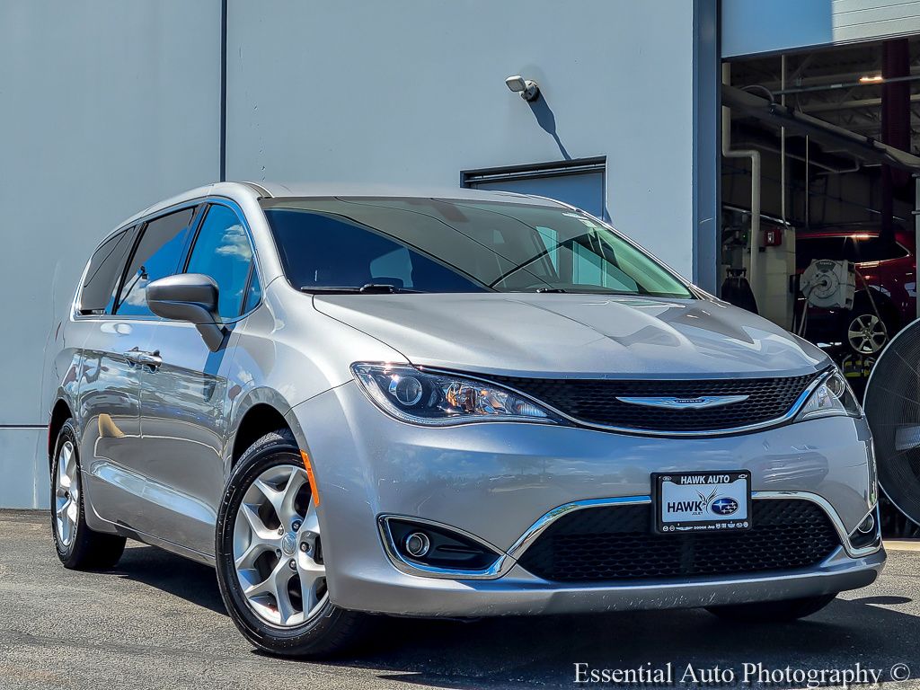 Billet Silver Metallic Clearcoat 2018 Chrysler Pacifica Touring Plus FWD Minivan Front-Wheel Drive 9-Speed Automatic