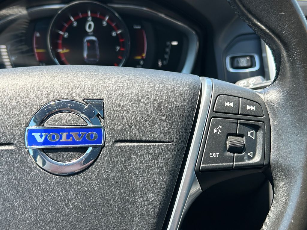 Thumbnail: 2016 Volvo XC60 - 21
