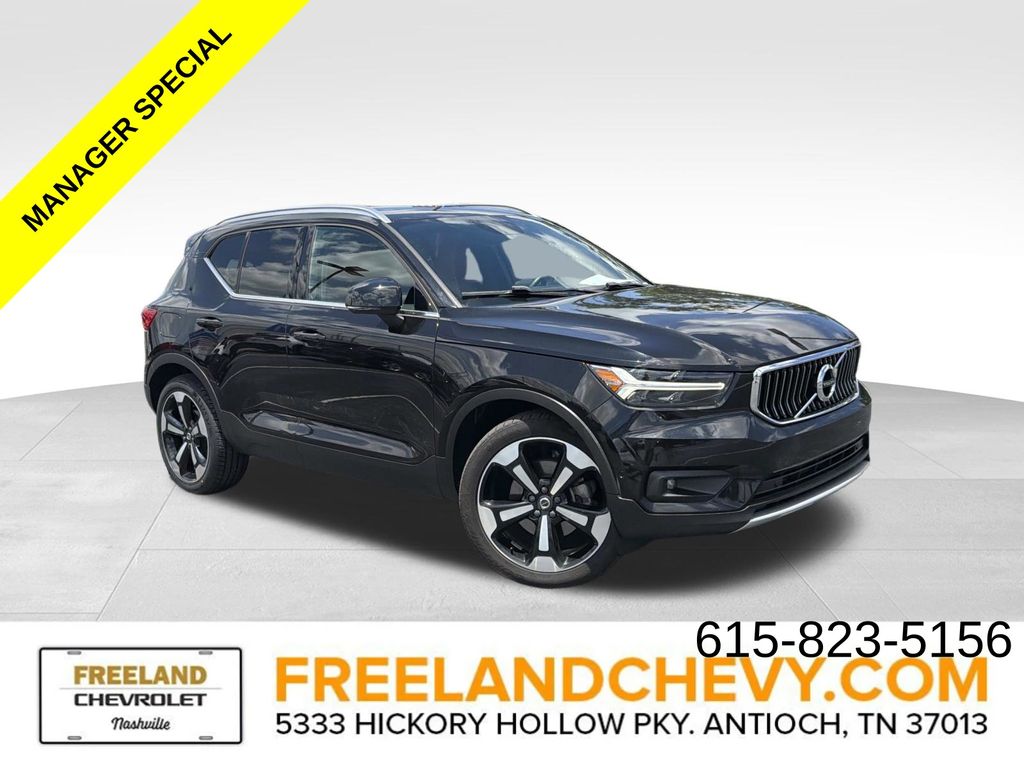  2019 Volvo XC40 T5 Inscription AWD   